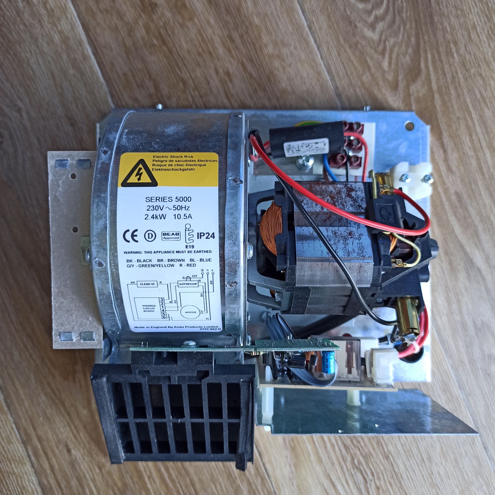 Automaryczna suszarka do rąk i twarzy APL Series 5000 ST