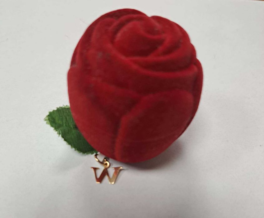 Złoty wisiorek literka W, złoto 585