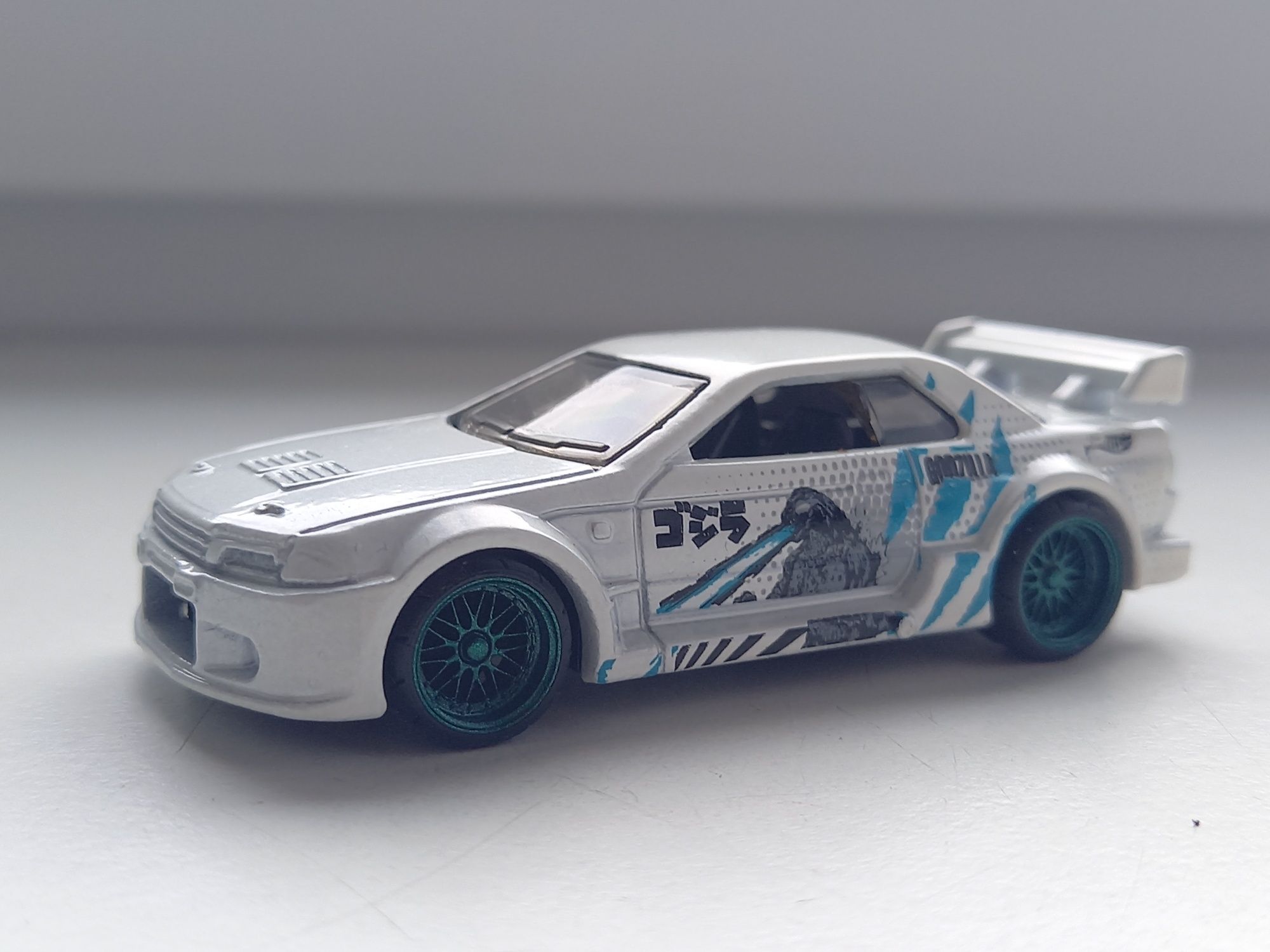 Hot Wheels Nissan Godzilla wheel swap