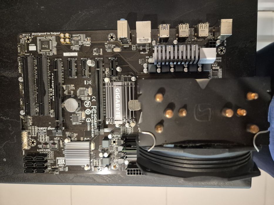 Gigabyte 970a-ds3p amd fx-6350 3.9 GHz 8gb ram