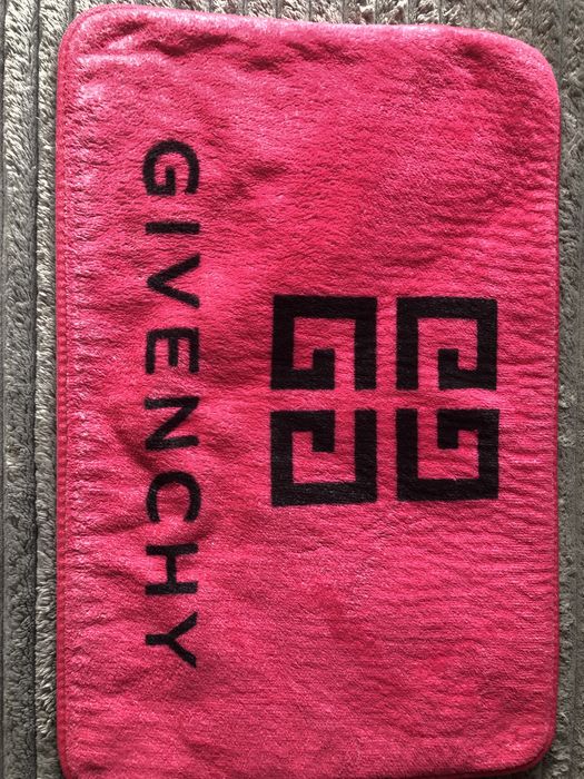 Givenchy dywanik wycieraczka różowa toaleta kuchnia wc