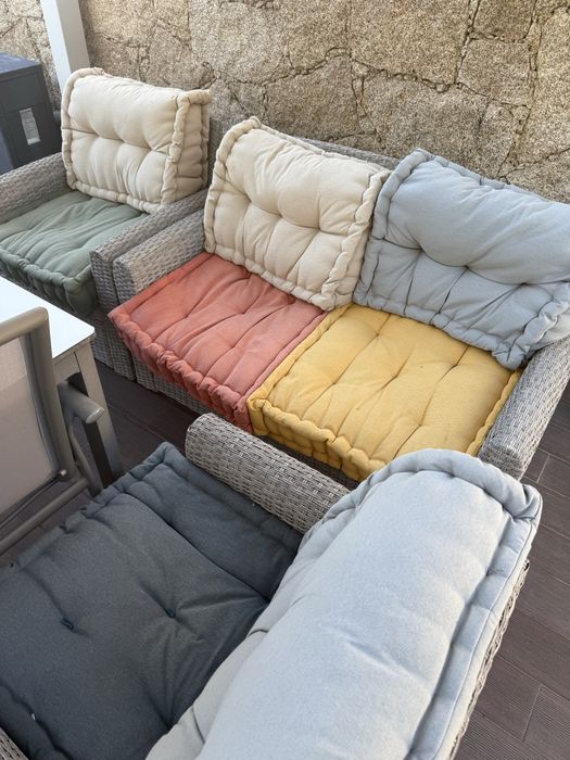 Sofas e mesa jardim