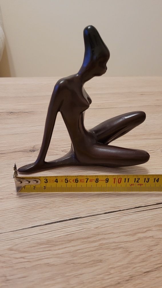 Figurka kobiety murzynki