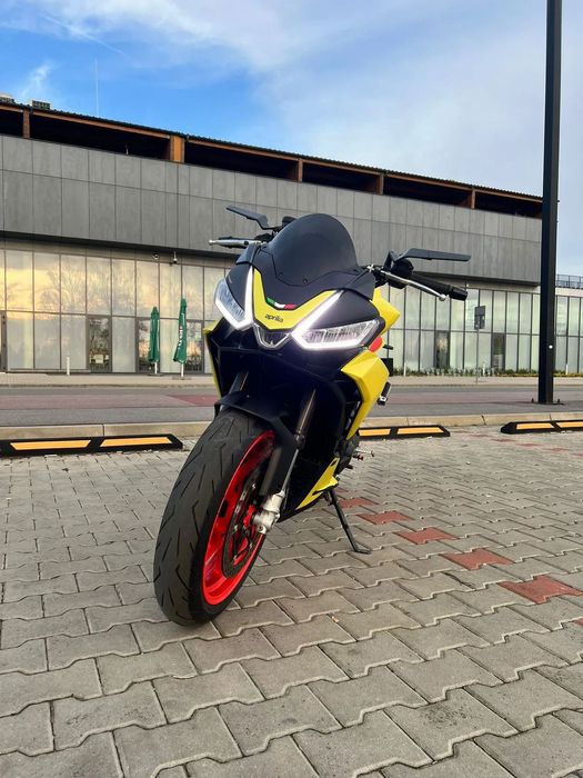 Aprilia Tuono Aprilia Tuono 660 – 2021 – Acid Gold – Stan bardzo dobry