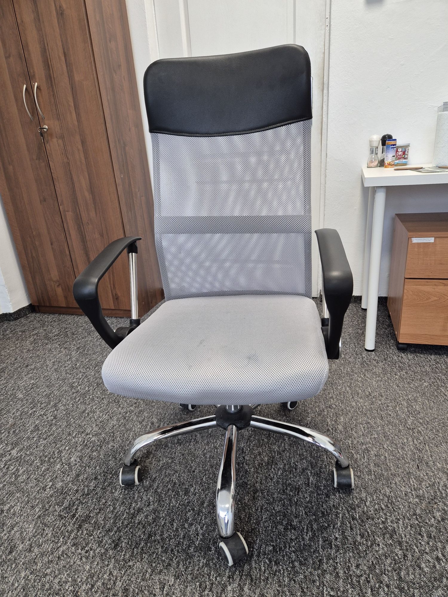 Krzeslo fotel obrotowy regulowany ergonomiczny