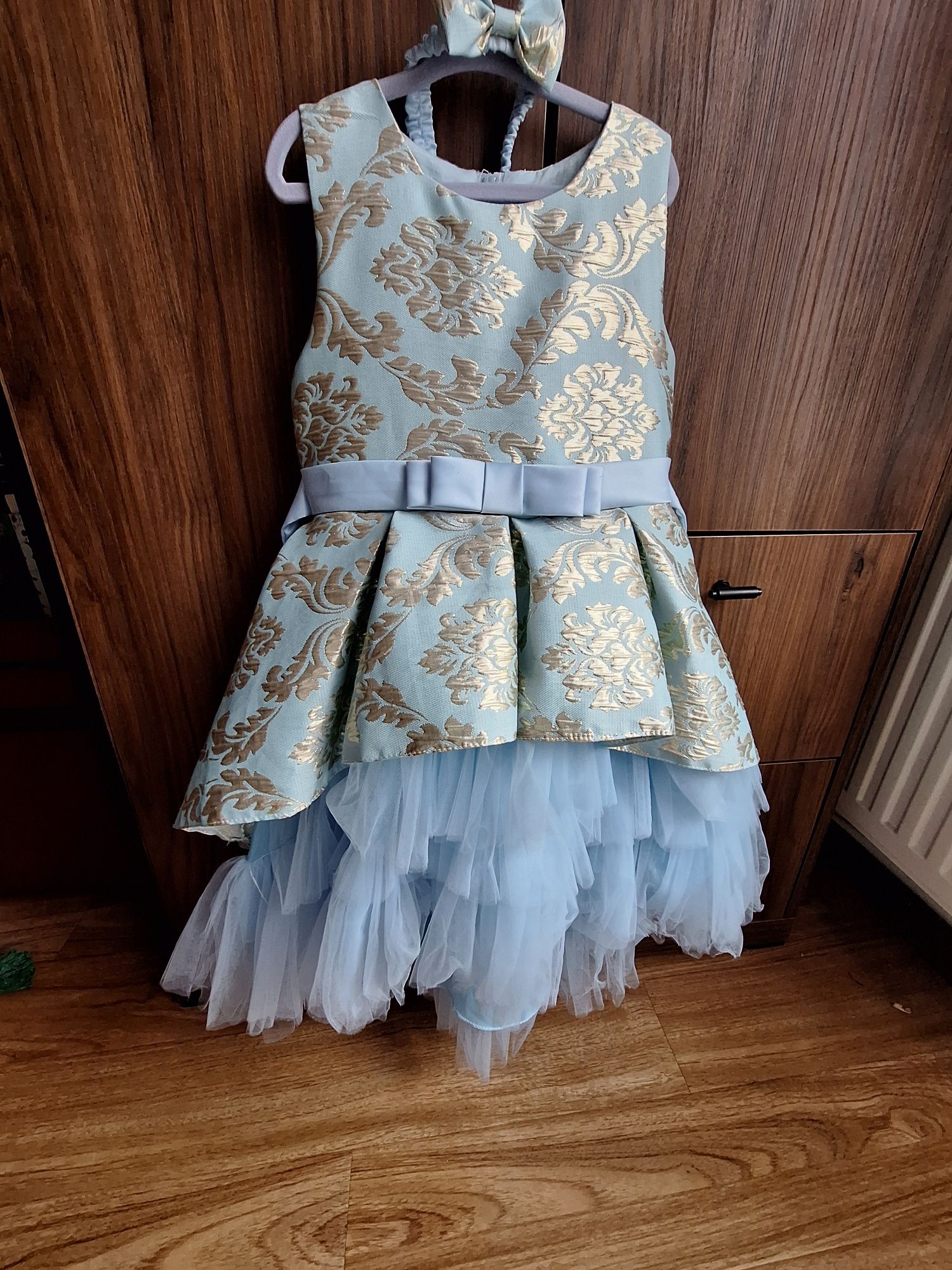 Przepiękna,elegancka sukienka dziewczęca rozm.128