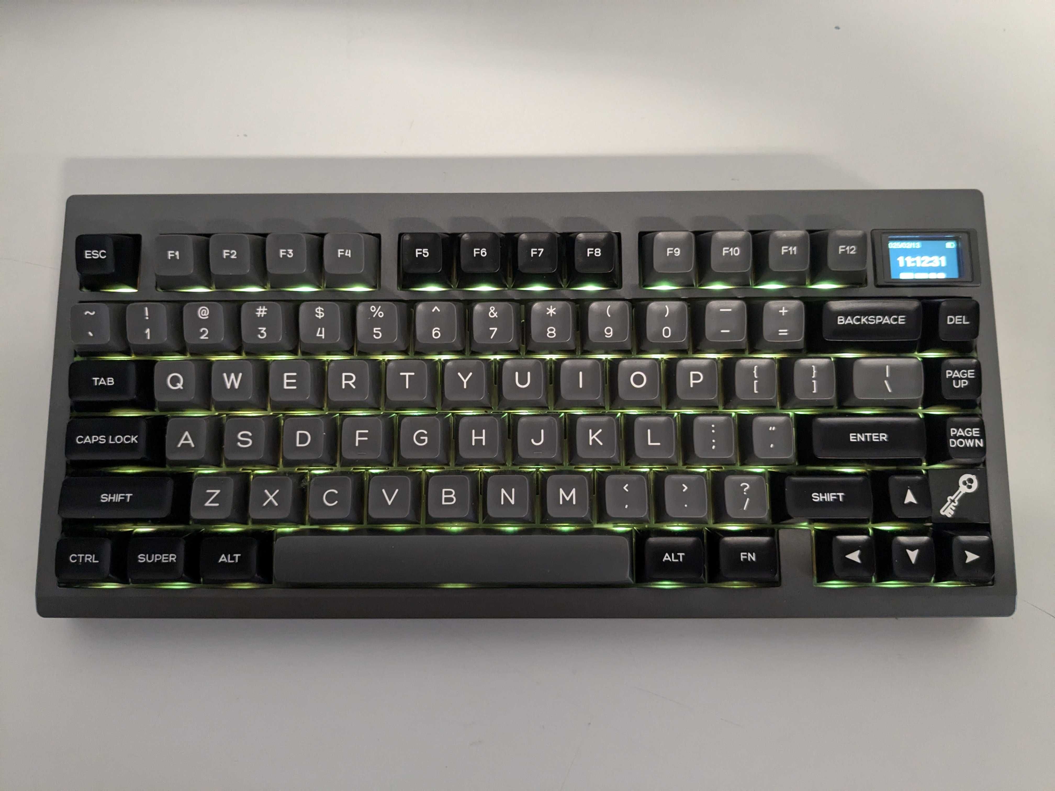 Klawiatura mechniczna Epomaker
-
TH80
Pro
V2
VIA
75% Czarna
