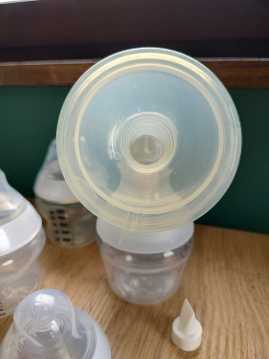 Laktator ręczny tommee tippee + zestaw butelek - jak nowy