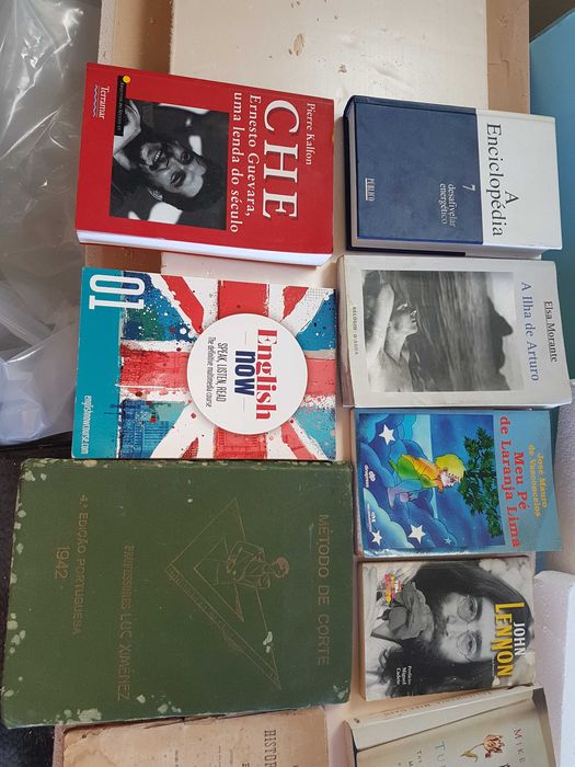 Livros de vários estilos literários