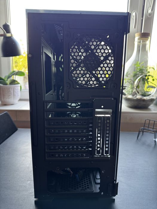 Obudowa Savio Gaming i zasilacz marki Areo Cool