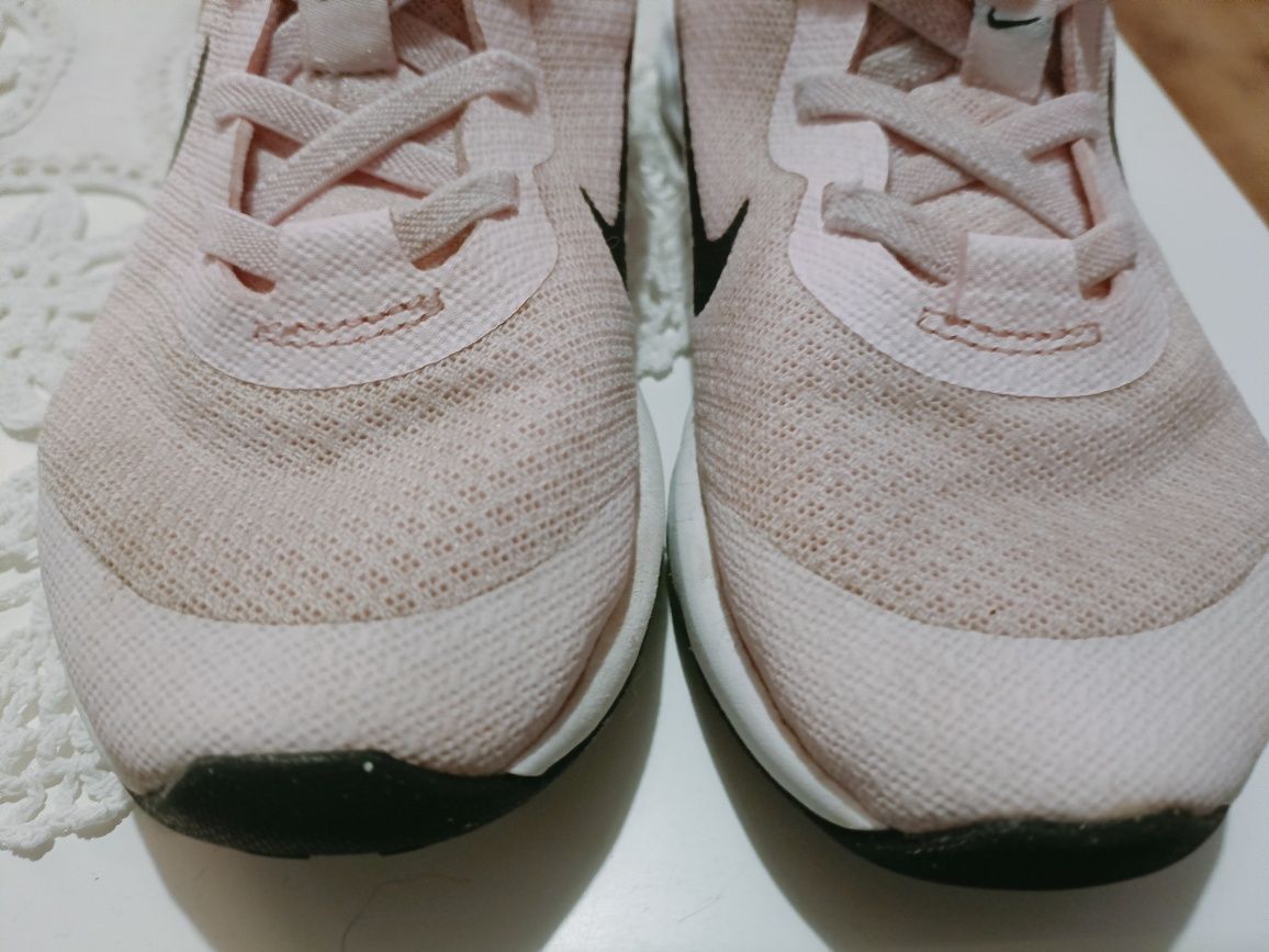 Buty Nike różowe na rzep 32 rozmiar jak nowe