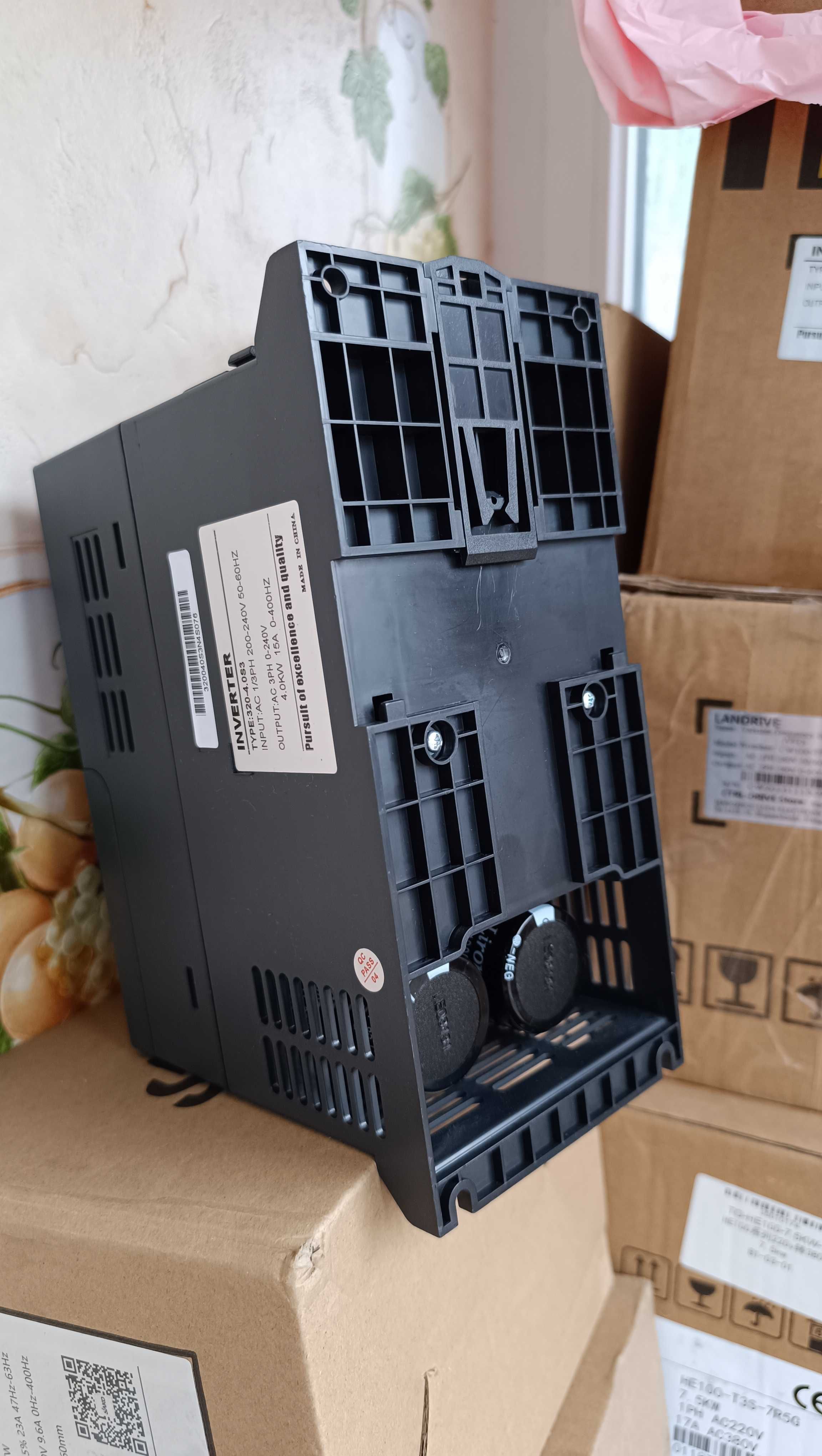 Частотный преобразователь 4 кВт 3/220В suswe 320 s3
