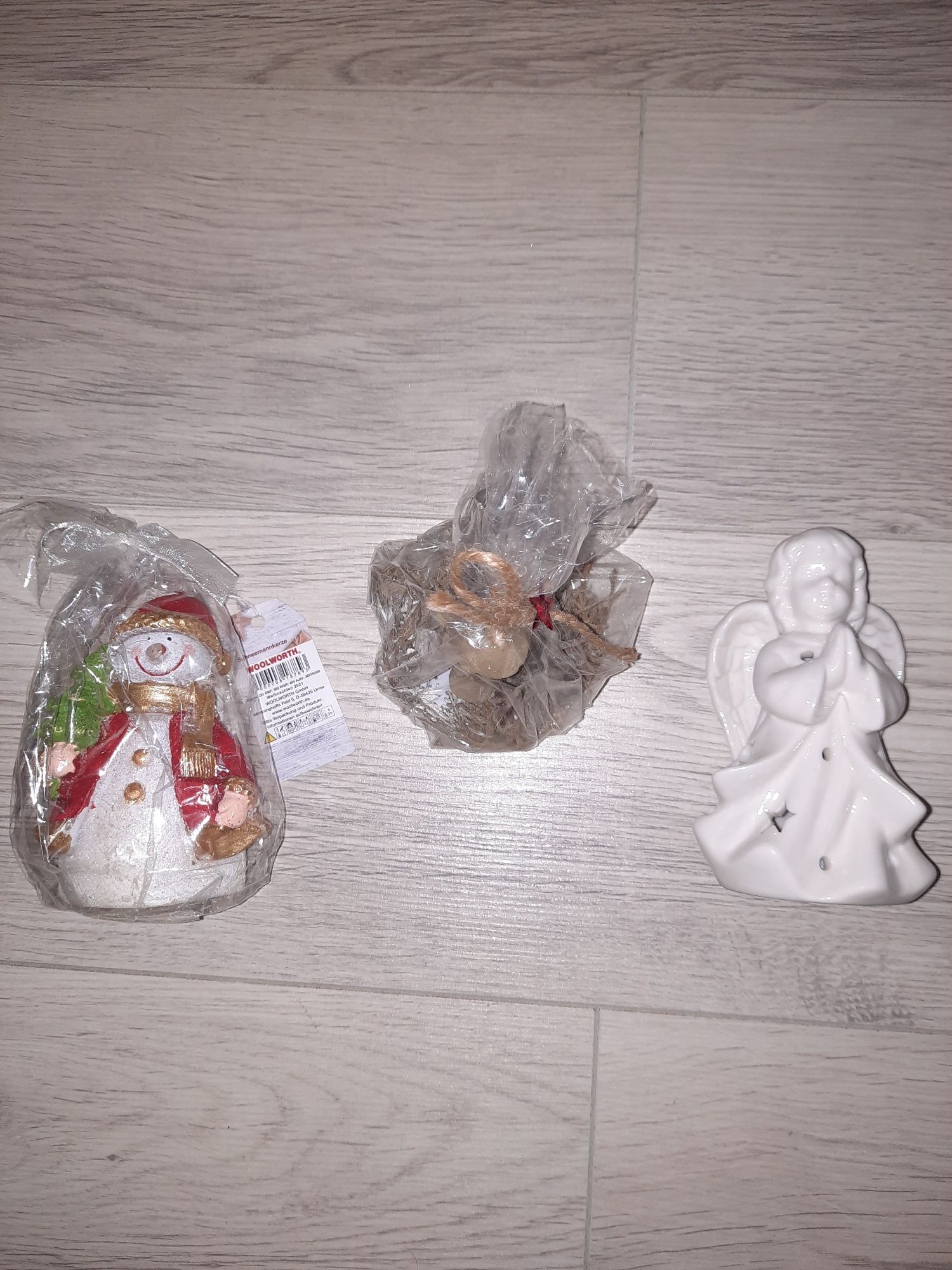 Świąteczne ozdoby i świeczki