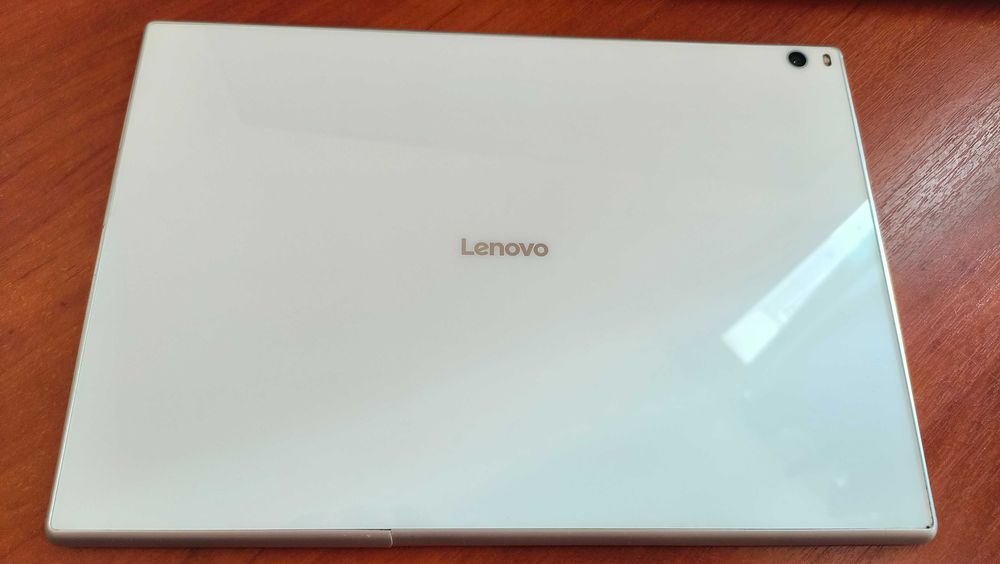Планшет Lenovo TB-X704L