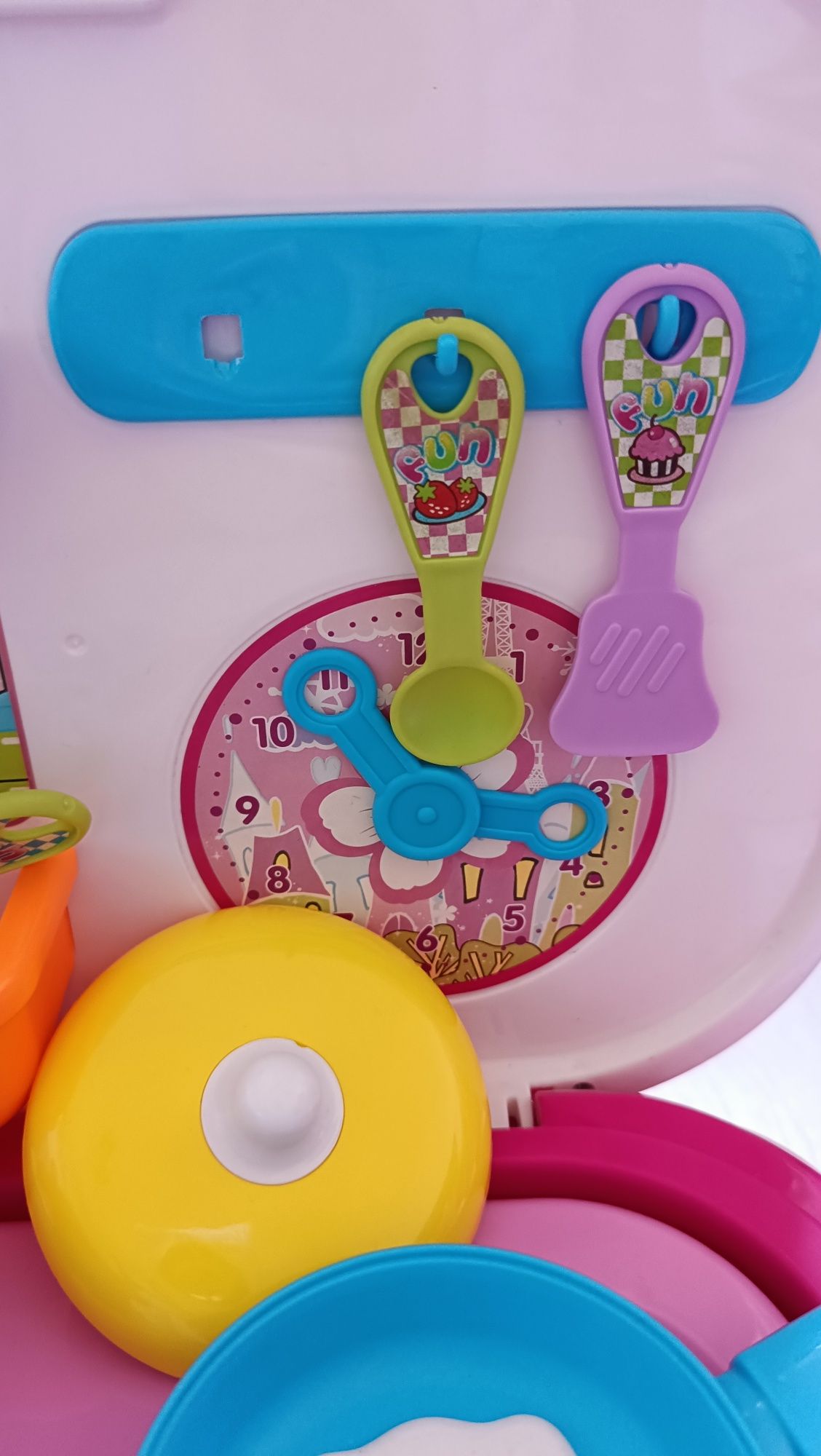 Mini kuchnia taboret dla dzieci Tobi Toys + zestaw do kawy
Model – T
