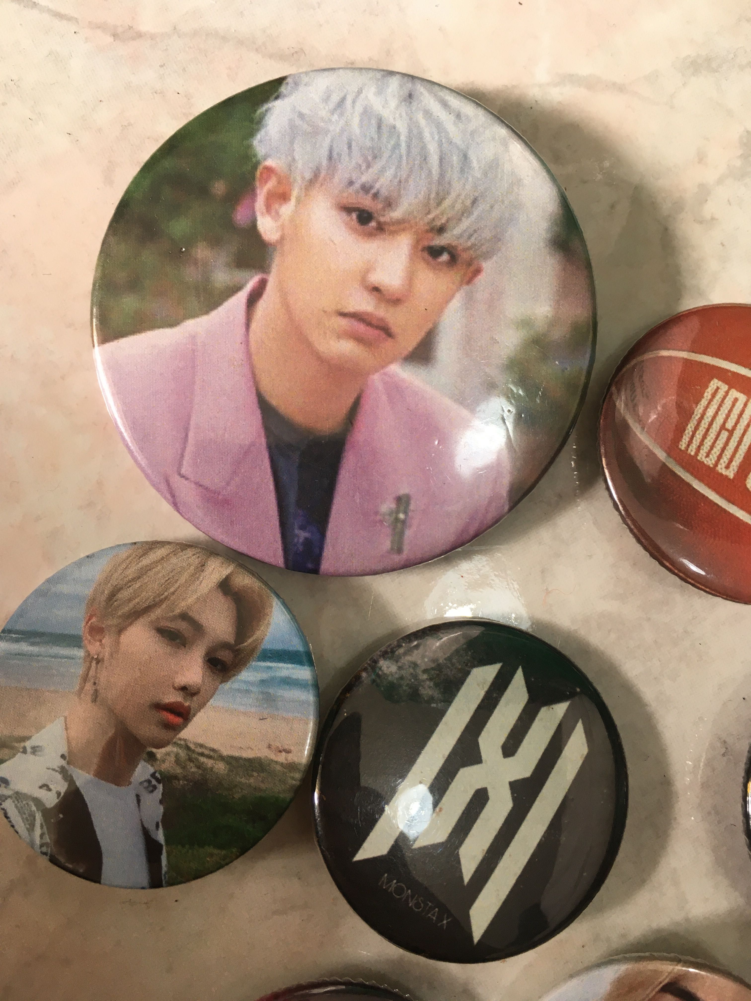 Kpop pins vários grupos