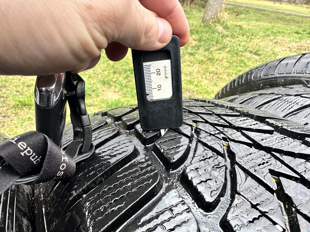 235/60/18 Dunlop