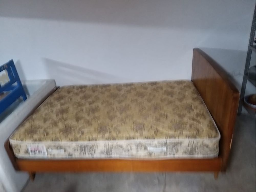 Cama em madeira corpo e meio