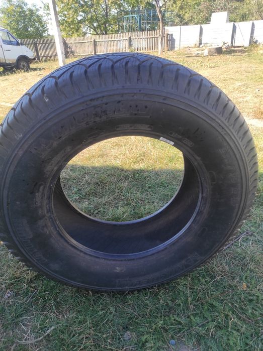 Авто покришка мішлен