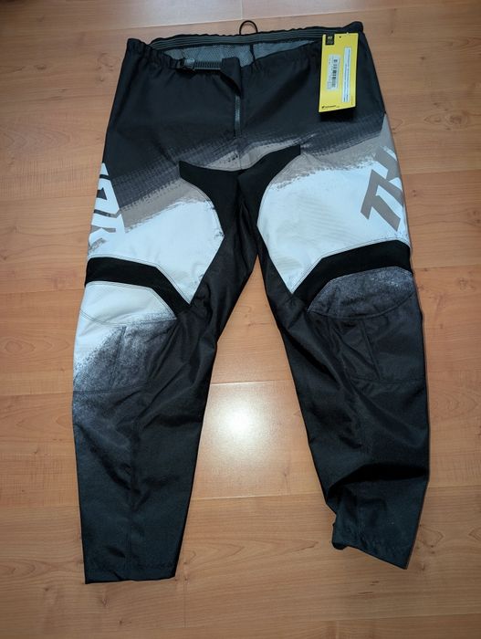 Calças de enduro da marca THOR
