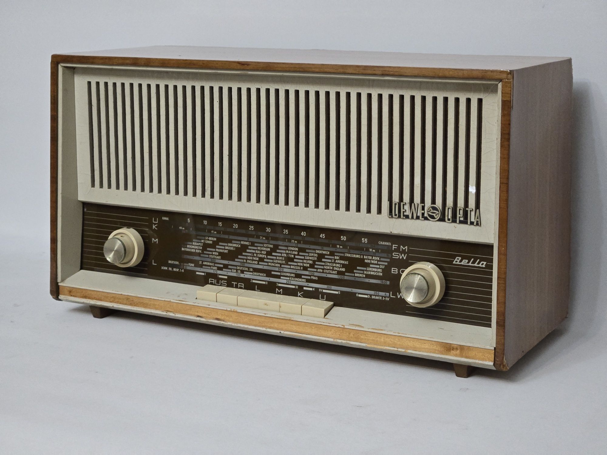 Rádio antigo reparado Loewe-Opta