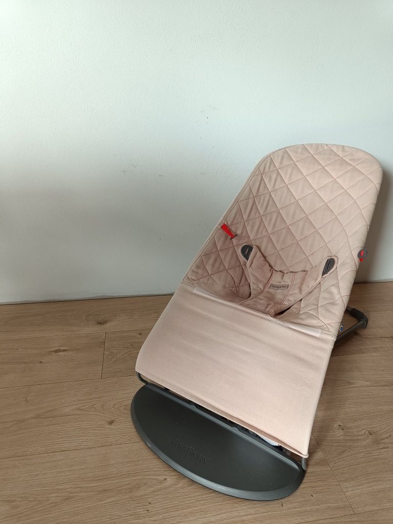 BABYBJORN - leżaczek BLISS Antracytowy w kolorze zgaszony róż