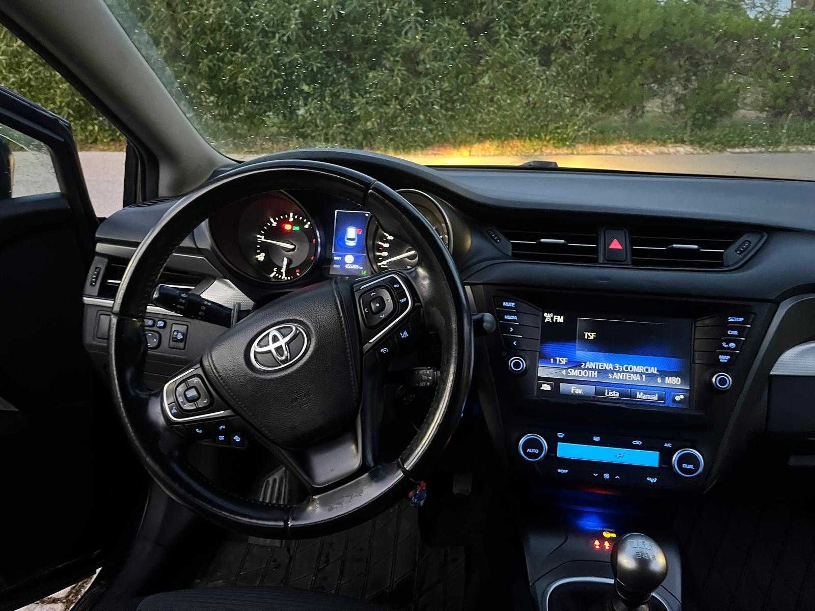 Vende-se Toyota Avensis SW 2015 – Fiável, Espaçosa e Bem Cuidada!