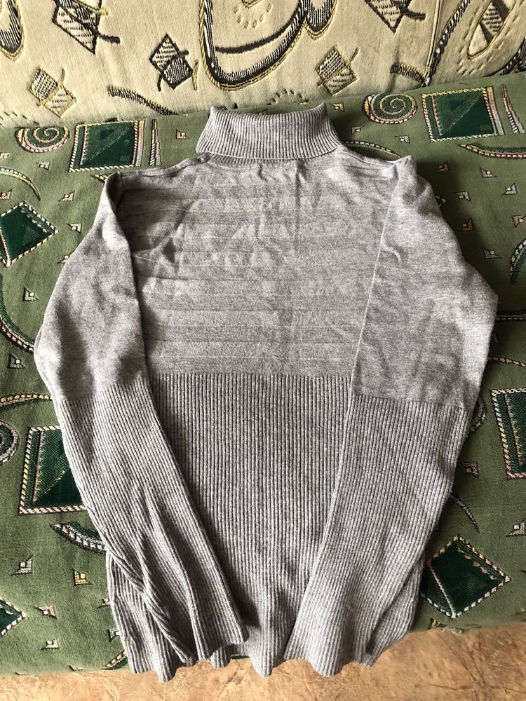 Продам свитер женский серый
