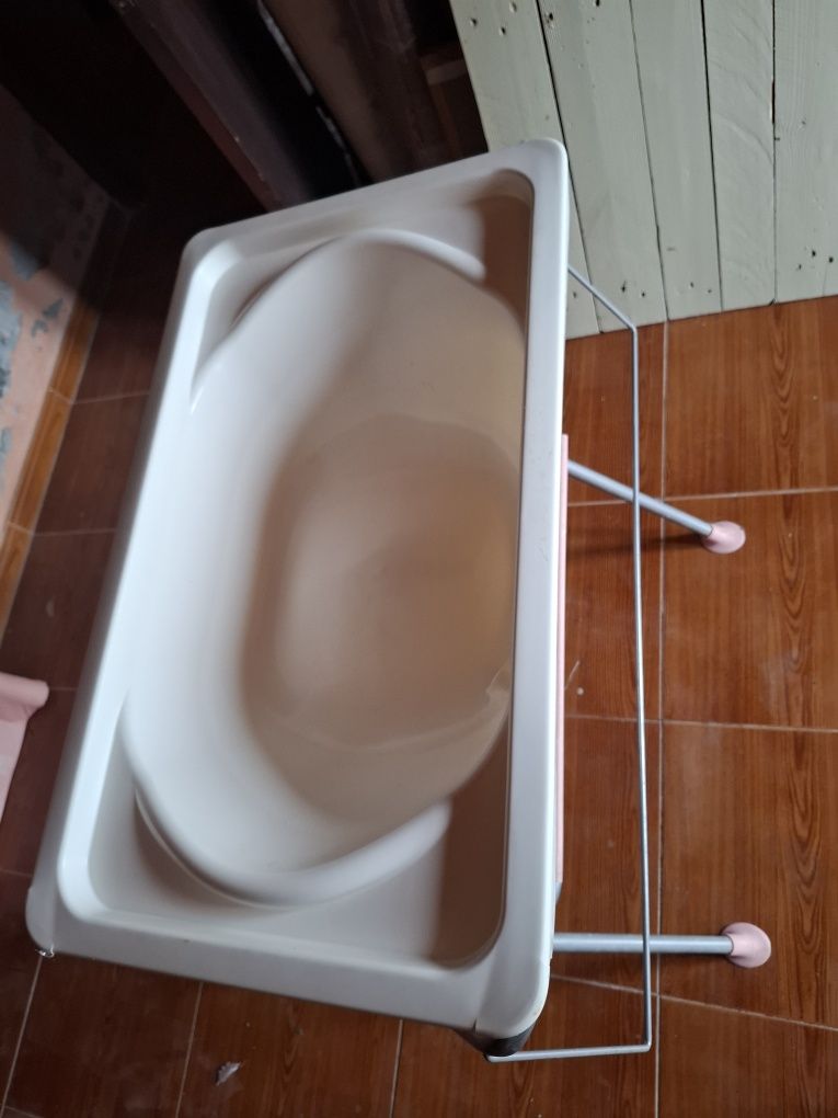 Conjunto Fraldário e banheira