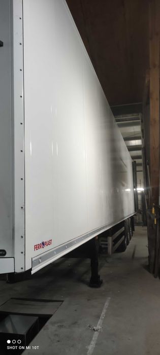 Naprawy powypadkowe naczep chłodni , izoterm Schmitz oraz Krone