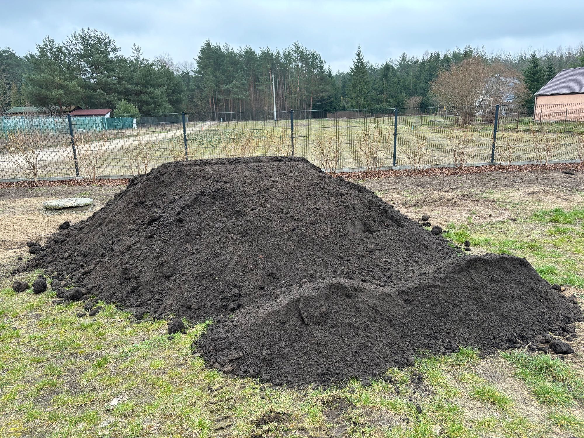 Ziemia ogrodowa przesiewana, czarnoziem, podłoża uprawowe