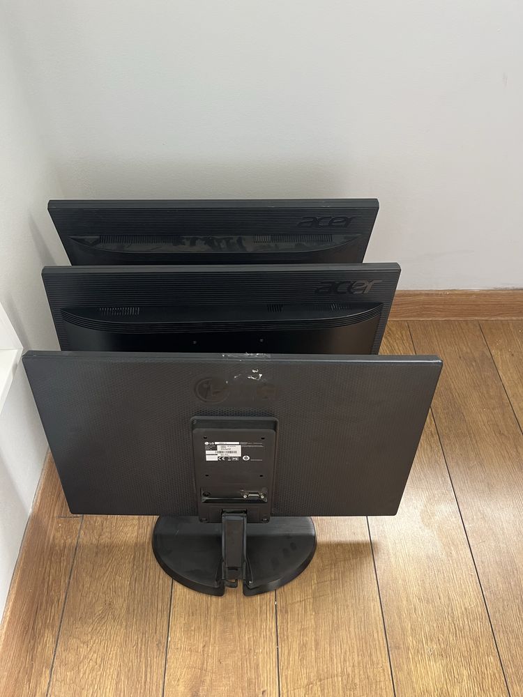 Monitores 22”.
