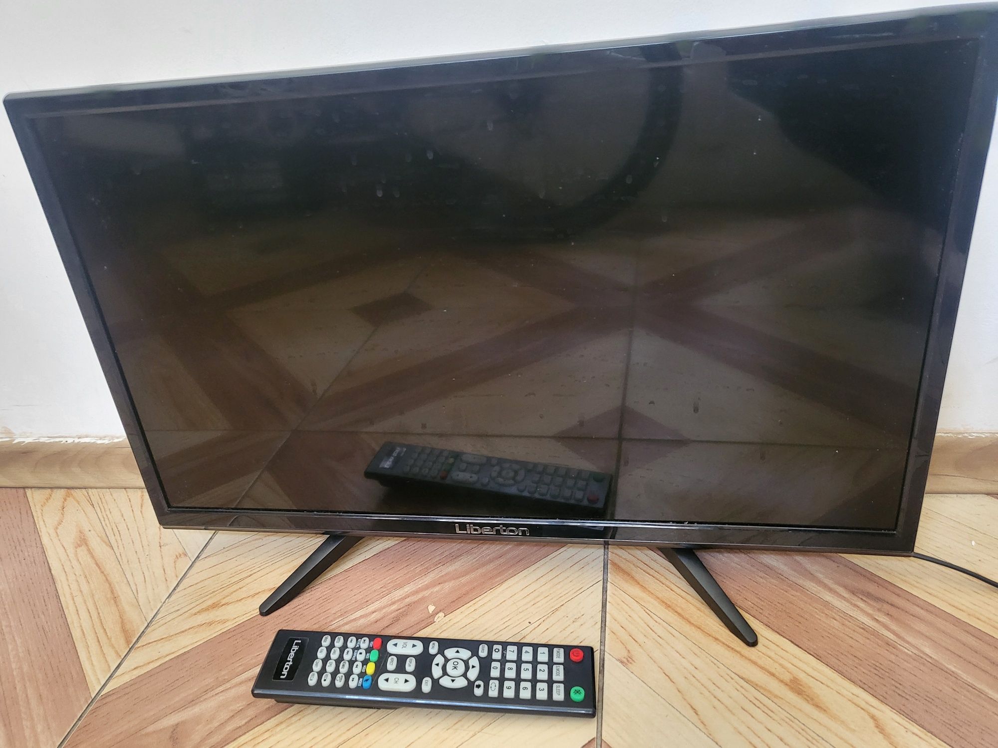 Смарт телевізор Liberton 24" (61см) з wifi та цифровим тб Т2