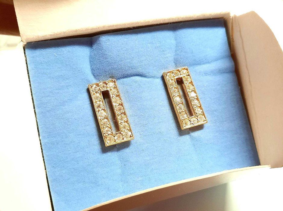 Сережки Avon під золото в коробочці