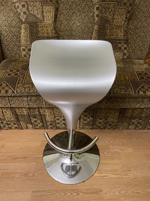 Стілець барний високий