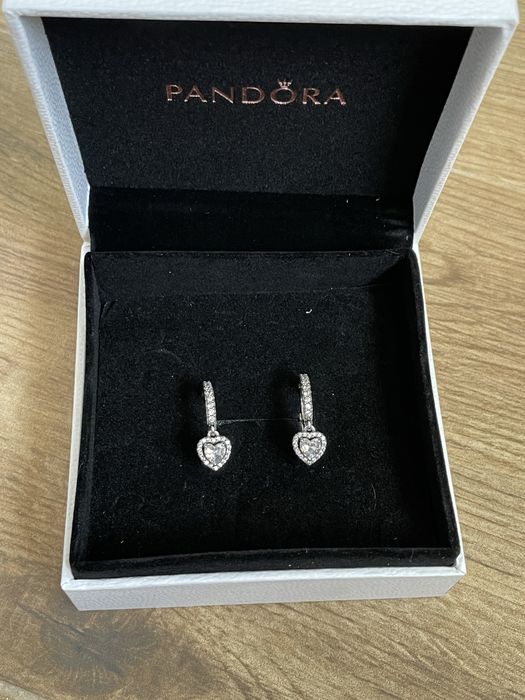 Pandora срібні сережки з білими серцями