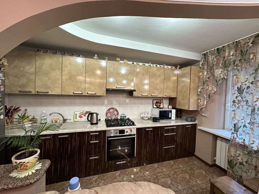 Продаж 3 кім. квартири у центрі, ремонт, меблі, АГВ