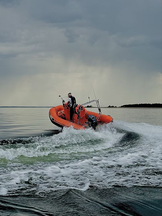 RiB Sportis 4800 z dedykowana przyczepa. Jak nowa!