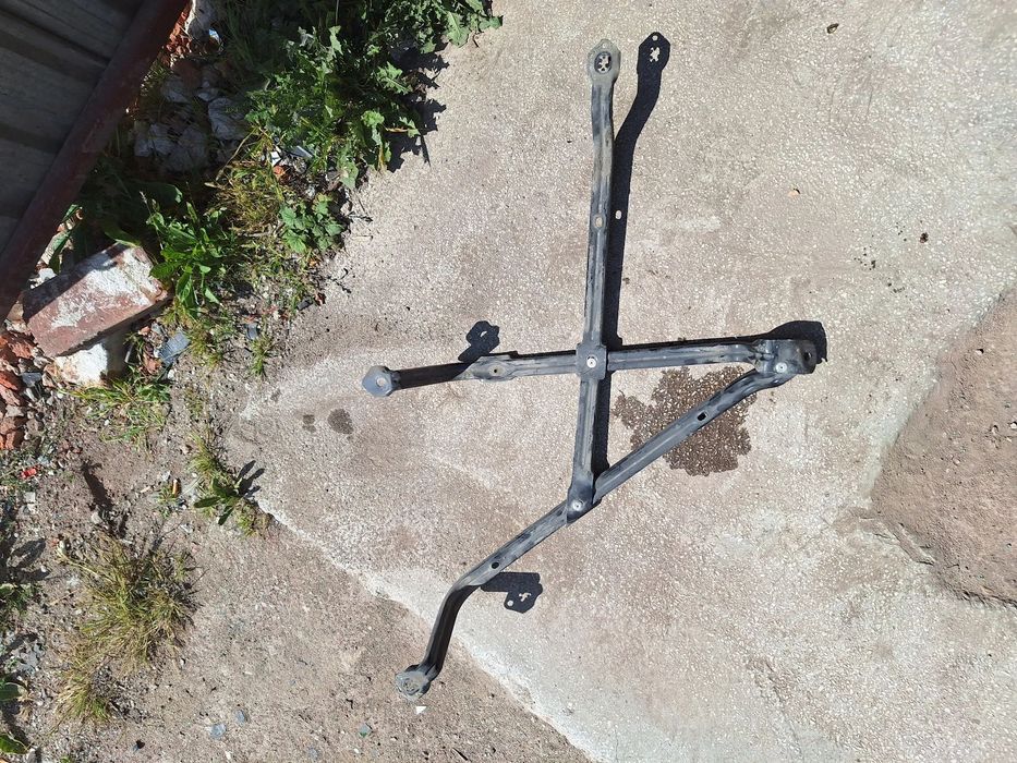 uchwyt na  koło  zapasowe  CITROEN DS5 1000183AB