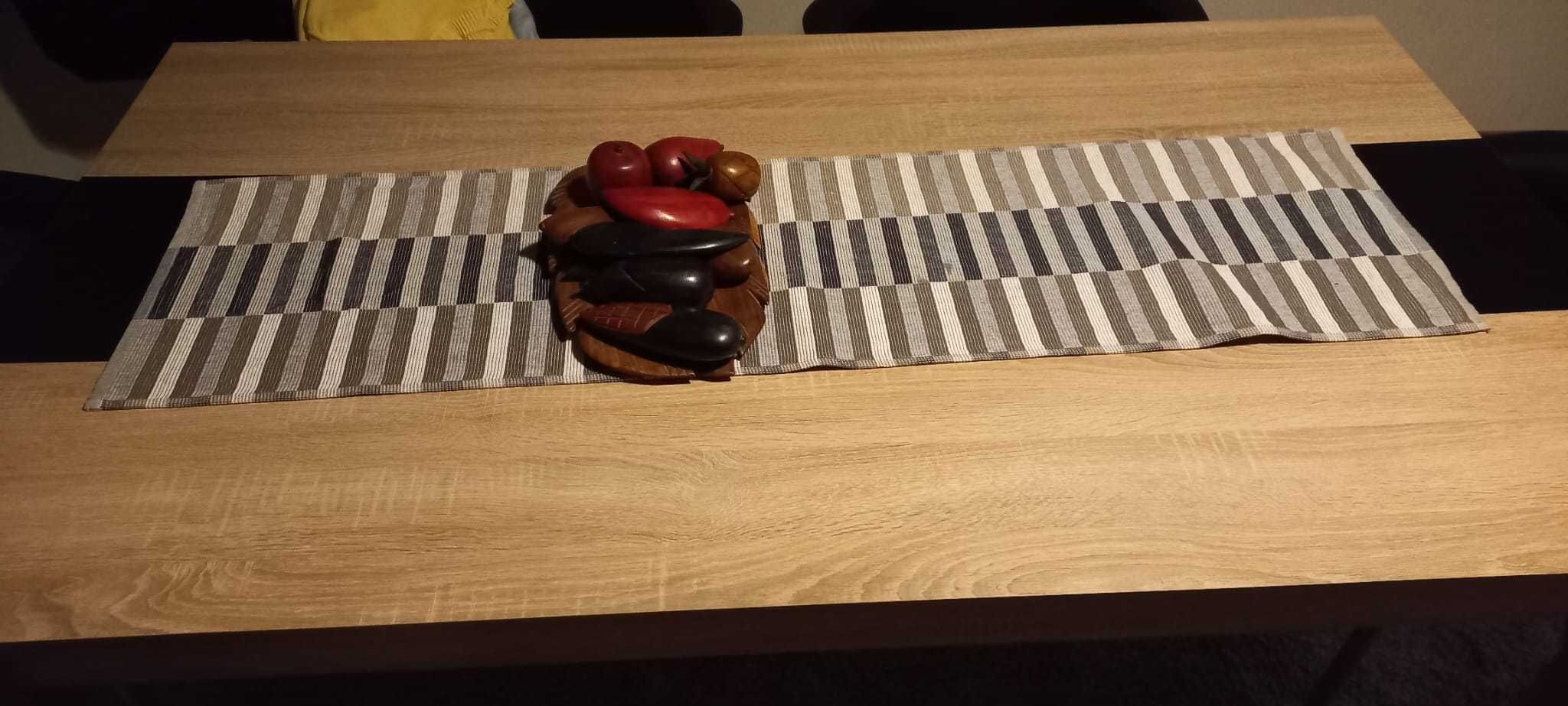 Mesa de sala com 4 cadeiras