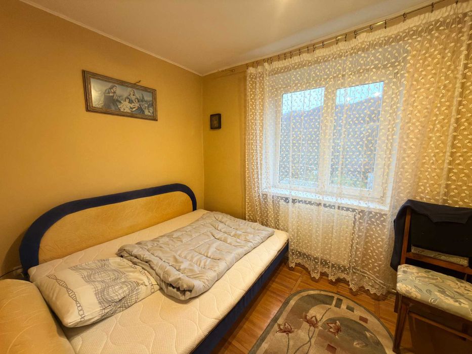 Продається квартира 3 кім., житловий стан, 66 м.кв., м.Яремче