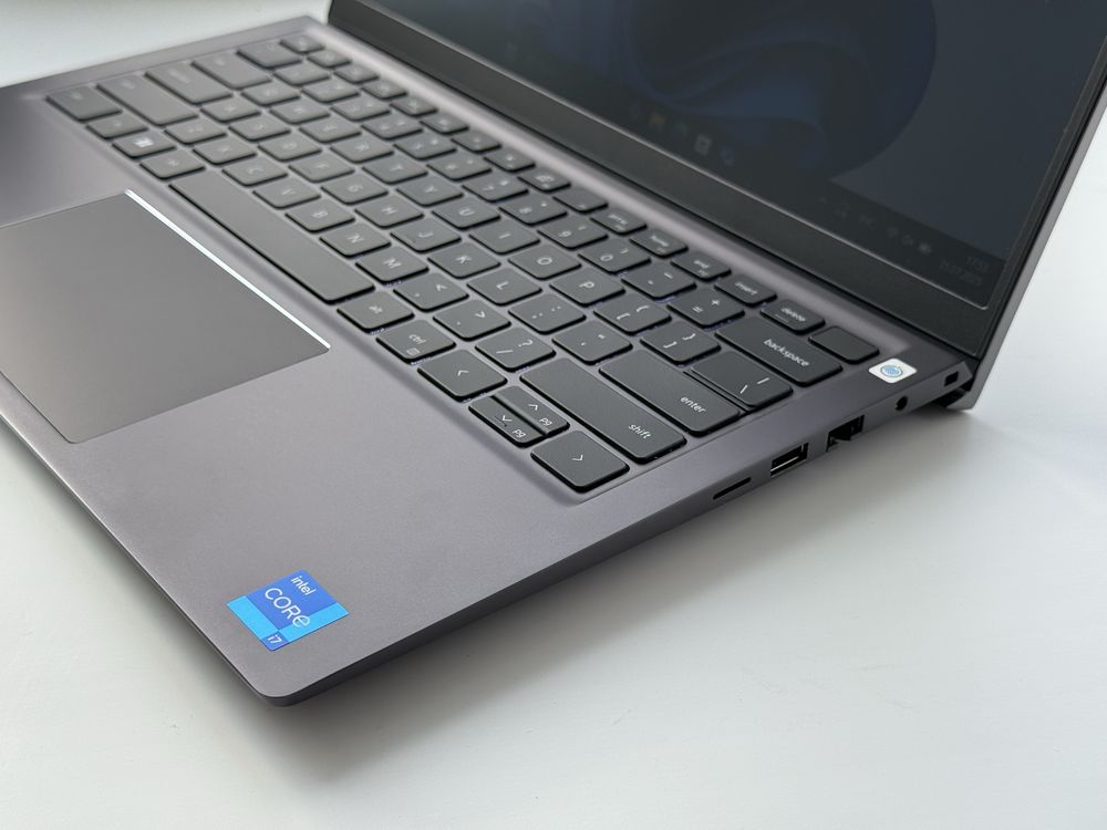 Dell Vostro 5410 / i7-11390H / 16GB RAM / 512GB SSD / 14” FHD