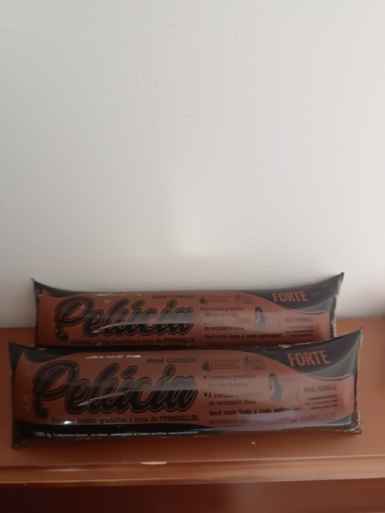 Hene Pelucia forte e Medio Brasil