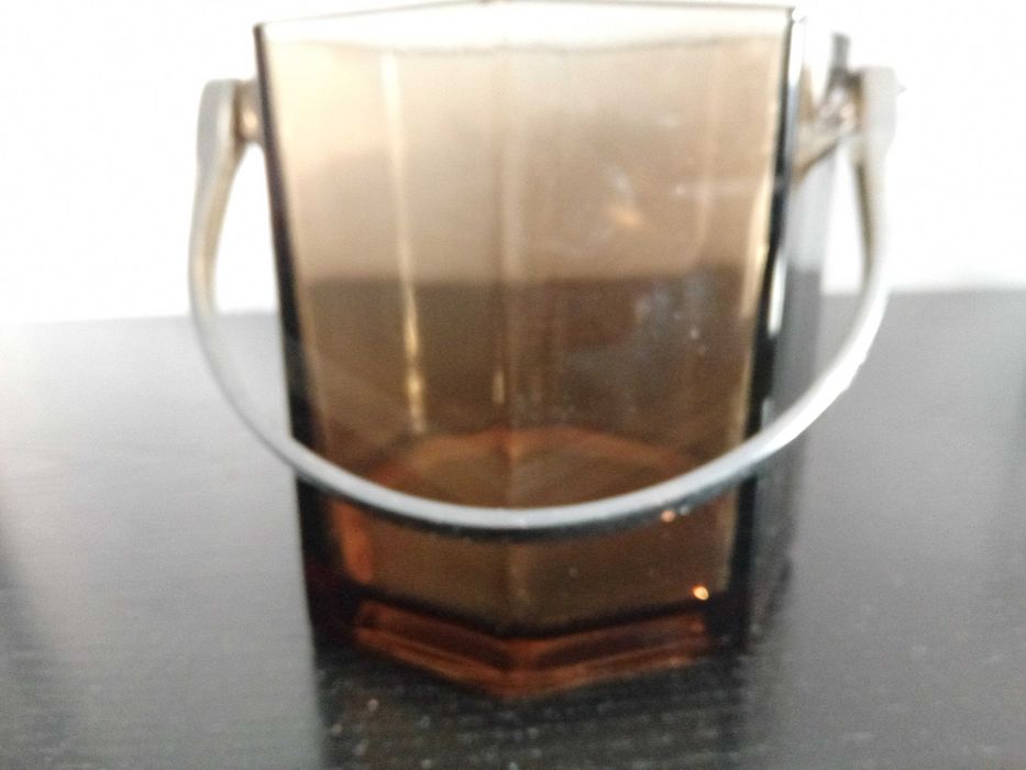 Szklany kubełek do lodu z metalową rączką