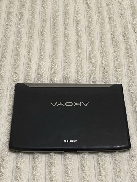 Шустрий Ноутбук Medion Akoya MD98760 core i3 ОЗУ 4гб ссд256гб