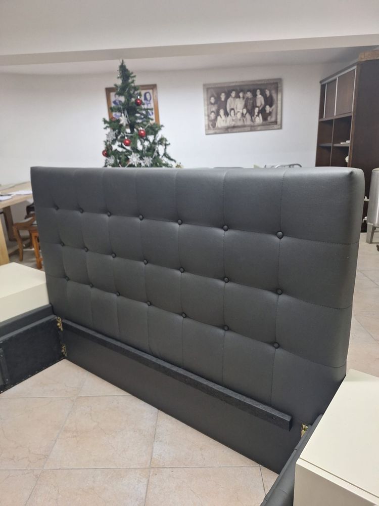 Cama estufada azul escuro