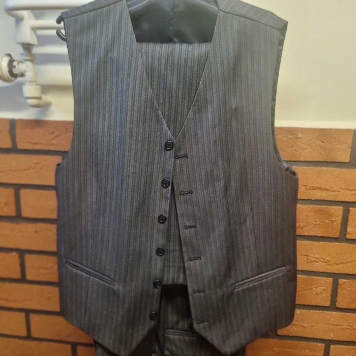 Nowy garnitur męski