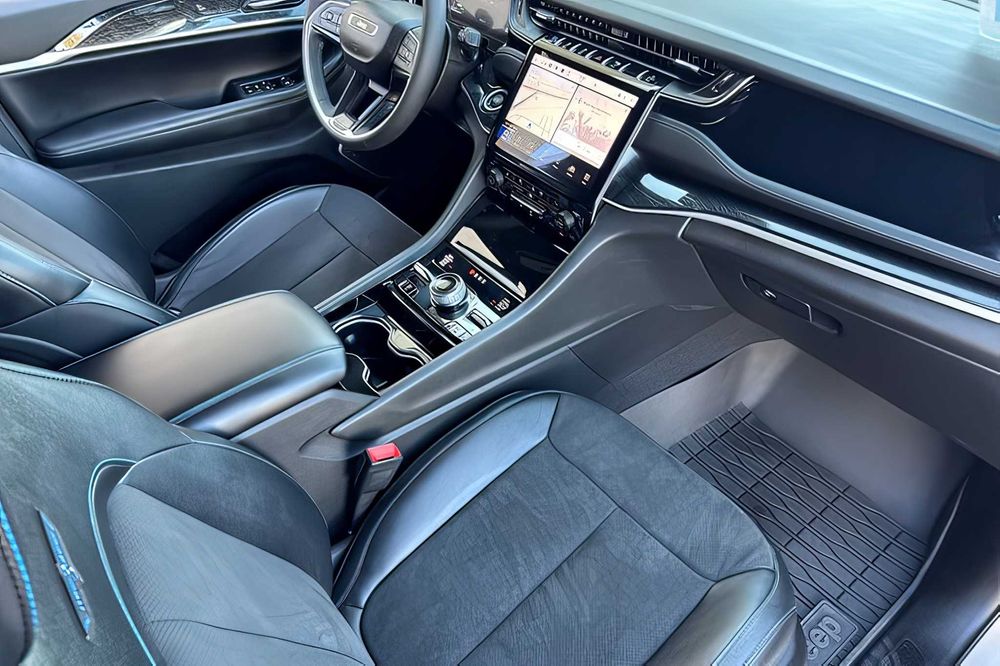 Jeep Grand Cherokee      2023