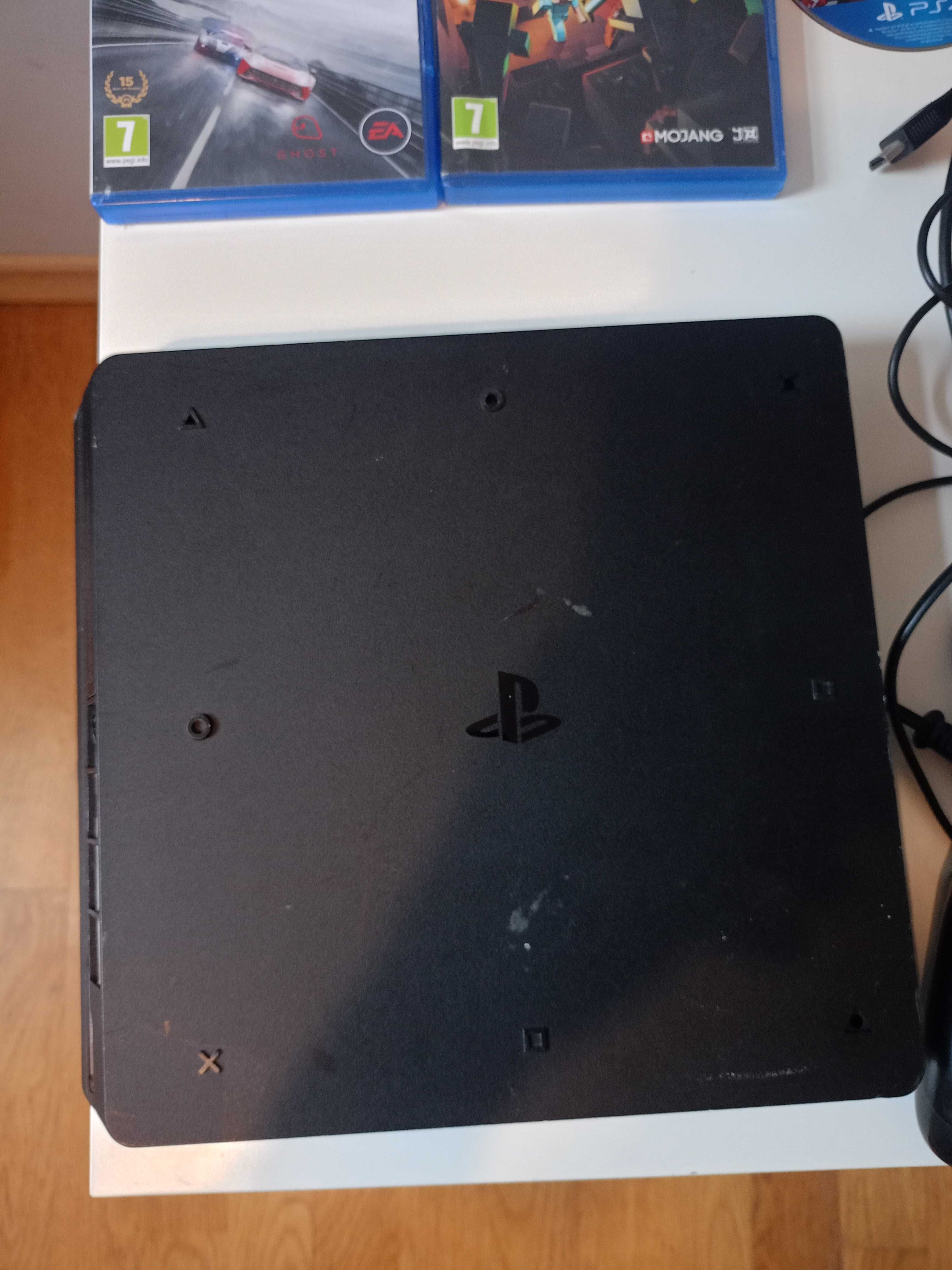 PlayStation 4 Slim + Pad + 3 gry
