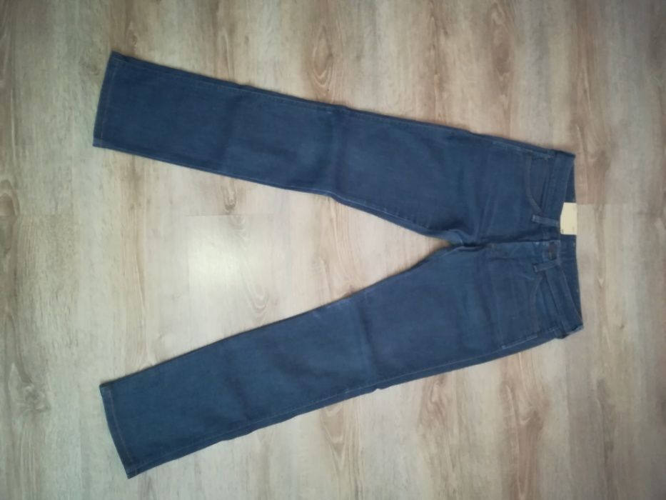 Sprzedam damskie spodnie WRANGLER LIA rozm. 28/32. Okazja !!!